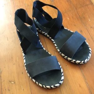 Black & White Sorel Strappy Sandals (Like New)